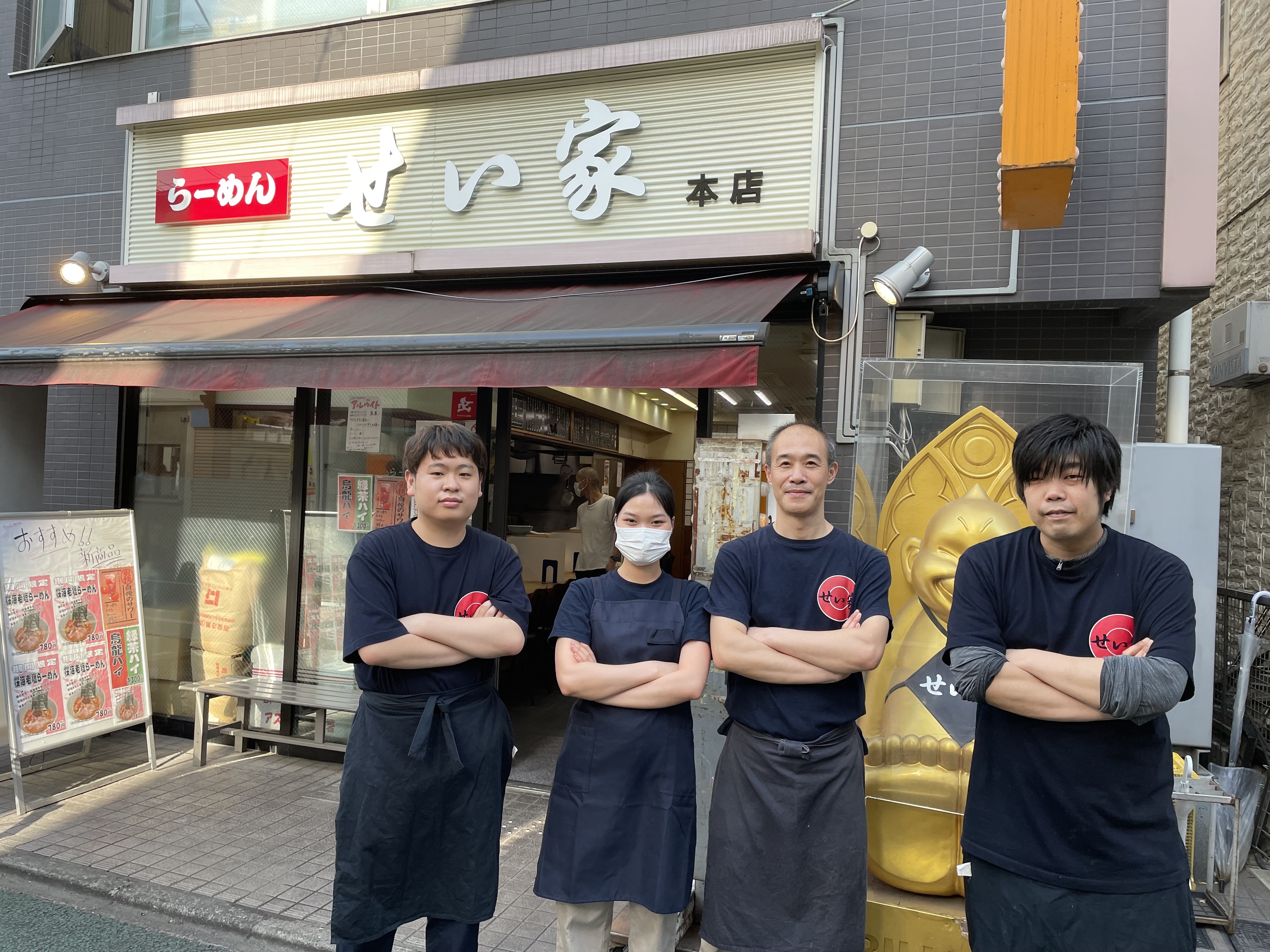 家系ラーメン店のキッチン・ホールスタッフ/正社員